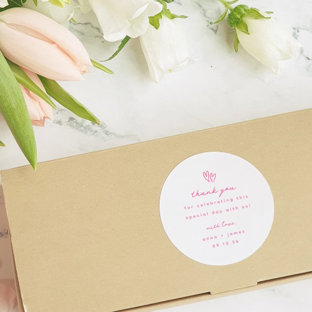 Whimsical Pink Doodle Heart Gastgeschenk Hochzeit Runder Aufkleber (Von Creator hochgeladen)