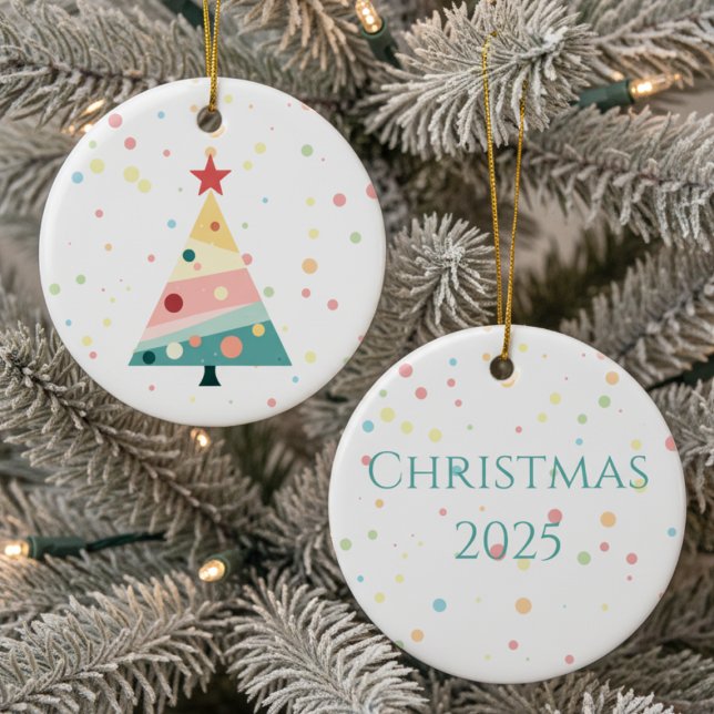 Whimsical Polka Dot Moderne Weihnachten Keramik Ornament (Personalized Pastel color polka dot Christmas tree Christmas ornament)