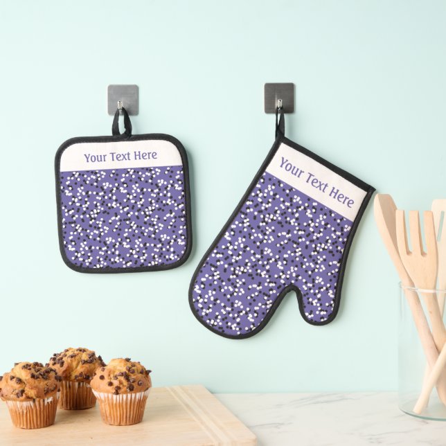 Whimsical Purple Polka Dot Doodles Pattern Ofenhandschuh & Topflappen-Set (Insitu (Hängend))