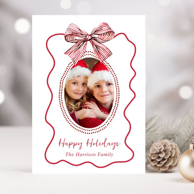 Whimsical Red Wavy Frame Bow Foto Weihnachten (Share the love and warmth of the season with your personalized photo Christmas card)