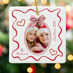 Whimsical Red Wavy Frame Bow Foto Weihnachten Keramikornament
