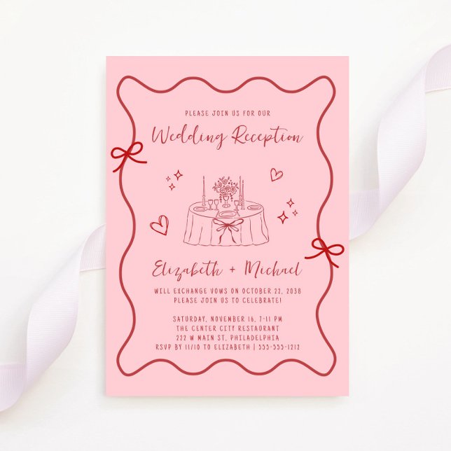 Whimsical Rosa Rosa Wavy Rahmen Hochzeitsempfang Einladung (Fun reception invitation featuring a whimsical hand drawn wedding table with hearts + coquette bows)