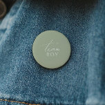 Whimsical Sage Green Gender Reveal Team Boy Button<br><div class="desc">Die Einführung unseres skurrilen, grünen Weissagers enthüllt Mannschaftsknopf, perfekt für Ihre einfache moderne Boho Feier zu jeder Jahreszeit! Dieser Knopf hat ein boho-chic, geschlechtsneutrales Ambiente mit eleganter Kalligraphie und einem delikaten minimalistischen Design, das es ideal für Mädchen und Jungen macht. Außerdem ist es bearbeitbar, sodass Sie Ihre eigene klassische, skurrile...</div>