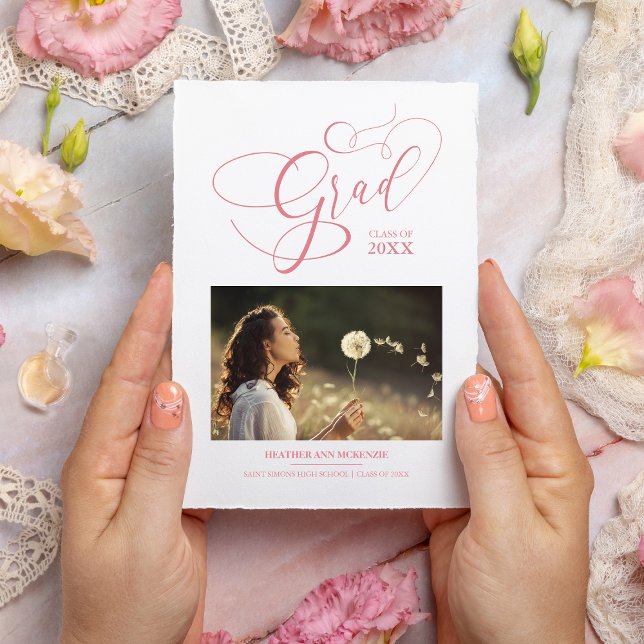 Whimsical Script Chic Pink Modernes Foto Graduate Einladung (Von Creator hochgeladen)