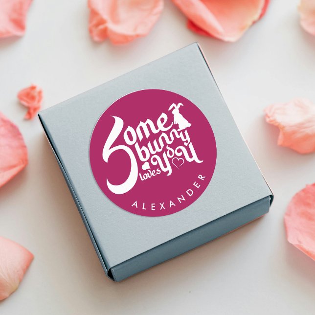 Whimsical Somebunny Liebe Red White Bunny Typo Runder Aufkleber (Von Creator hochgeladen)