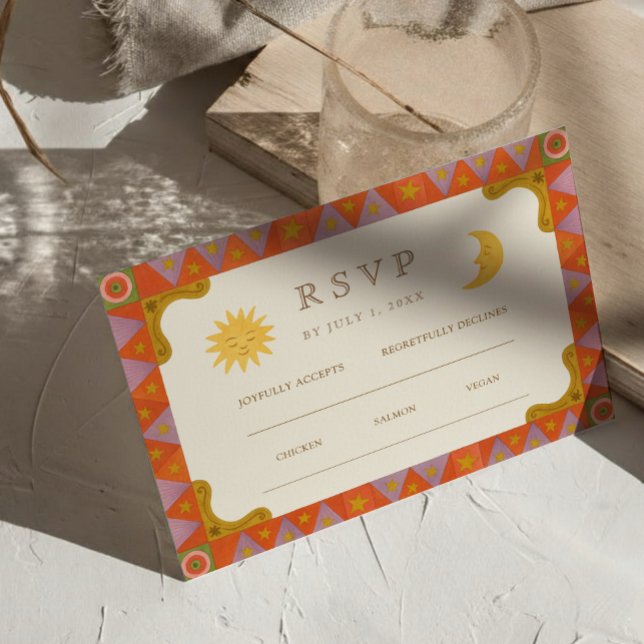 Whimsical Sun & Moon Funky Border Wedding RSVP Karte (Von Creator hochgeladen)