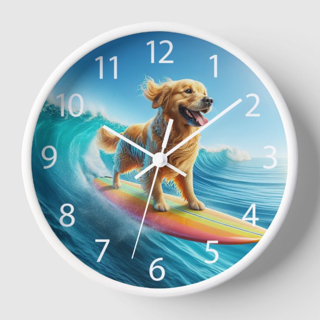 Whimsical Surfing Golden Retriever Uhr (Vorderseite)