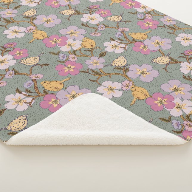 Whimsical Trailing Florals und Vögel - Alter Grün Sherpadecke (3/4)