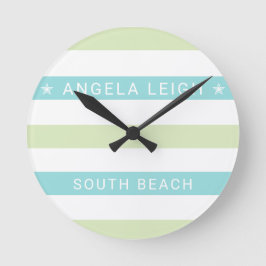 Whimsical Tropics Cabana Streifen Runde Wanduhr
