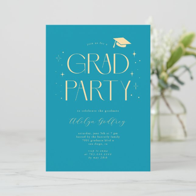 Whimsical Typography Sterne Aqua-Abschlussfeier Einladung (Stehend Vorderseite)