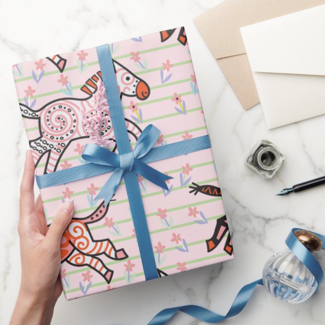 Whimsical und spielerisch stilisierte Zebras Geschenkpapier (Schenken)