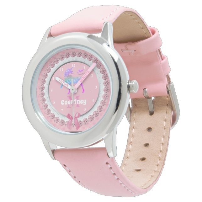 Whimsical Unicorn Pink Personalisiert Girls Armbanduhr (Schrägansicht)
