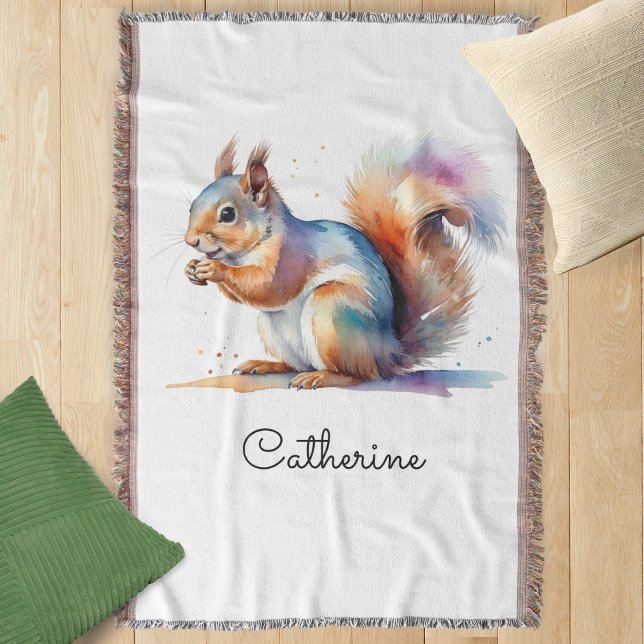 Whimsical Watercolor Eichhörnchen Personalized Decke (A throw blanket with squirrel design in a watercolor style, personalized with a name)