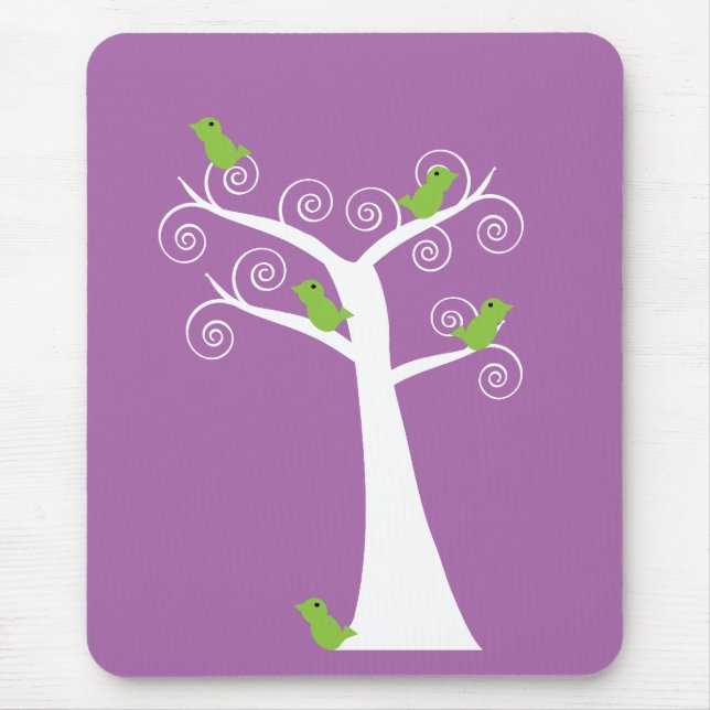 Whimsical White Tree & Green Birds Kunst Mousepad (Vorne)