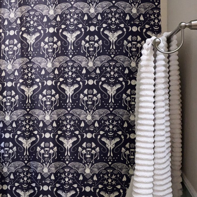 Whimsical Witz Mushrooms Dark Blue Halloween Goth Duschvorhang (Whimsigothic shower curtain: Midnight blue witch's mushroom garden pattern)