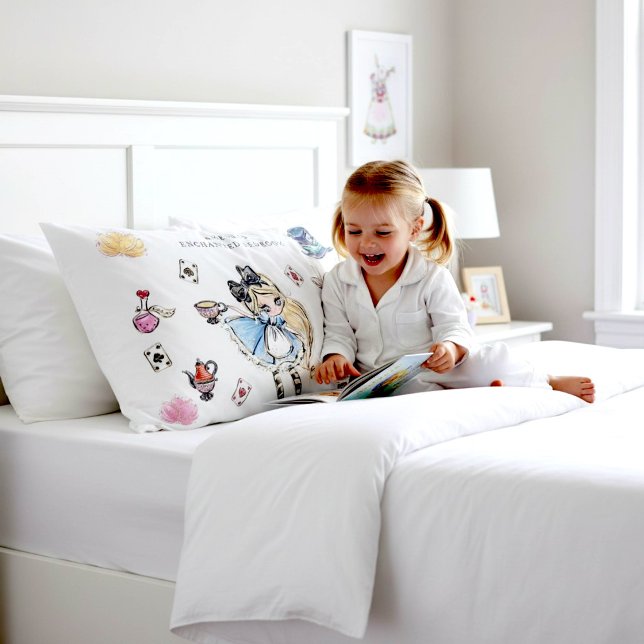 Whimsical Wonderland Tea Party White Pillowcase Kissenbezug (Von Creator hochgeladen)