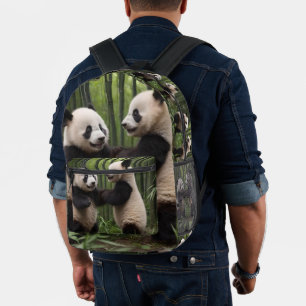 Whimsical Wonders: Baby Pandas spielen im Wald Bedruckter Rucksack