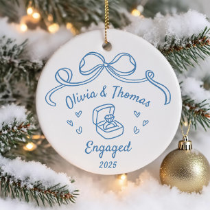 Whimsicaler handgezeichneter Weihnachten Verlobt Keramik Ornament