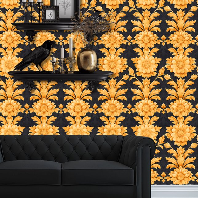Whimsigoth Gold Blume auf schwarz Tapete (Whimsigoth Yellow Floral Damask on Black wallpaper behind a black couch.)