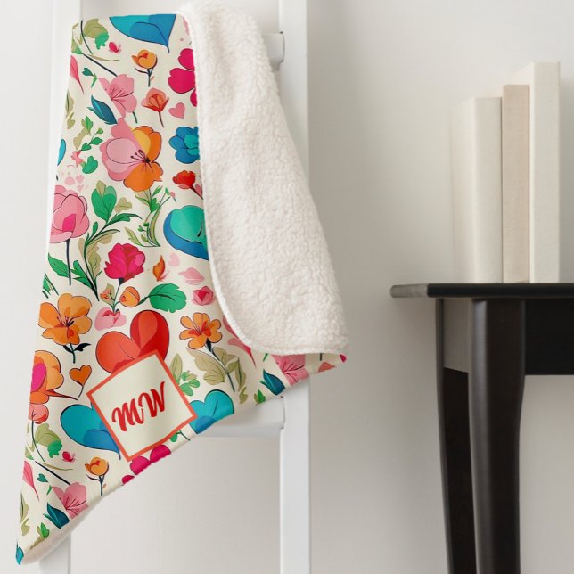 Whimsikale Kokettherzen und Blume Monogramm Sherpadecke (Von Creator hochgeladen)