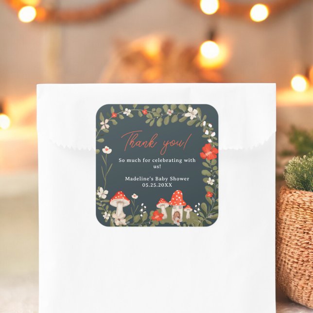 Whimsikale Waldpilze Blütendusche Quadratischer Aufkleber (Whimsical woodland mushrooms floral baby shower square sticker)