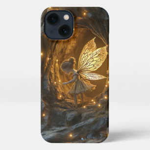 Whimsikales Bild einer Fee im Höhlen eines Baumes iPhone 13 Hülle
