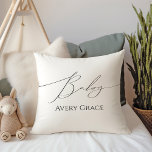 Whimsikales Geschlecht, das mit dem Namen des Kind Kissen<br><div class="desc">Die Einführung unseres skurrilen, geschlechtsneutral mit dem Baby-Name-Wurfkissen - perfekt für jede Jahreszeit, ob Herbst, Winter, Frühling oder Sommer! Dieses Kissen hat ein boho-chic-Ambiente mit moderner, eleganter Kalligraphie und einem minimalistisch schwarz-weißen Design. Es ist hübsch und einzigartig, mit einer Touch Vintagen Shabby Chic, das es perfekt für Jungen und Mädchen...</div>