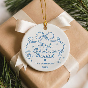 Whimsikalische handgezeichnete erste Weihnachten v Keramik Ornament