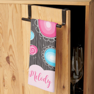 Whimsikalrosa blaue Herzen und Blume Blumenname Geschirrtuch