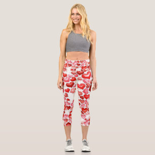 Whimsikalrosa niedliche Herzen bunt zeichnend Capri Leggings
