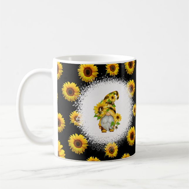 Whimsikische Gnome mit Sonnenblumen Kaffeetasse (Links)