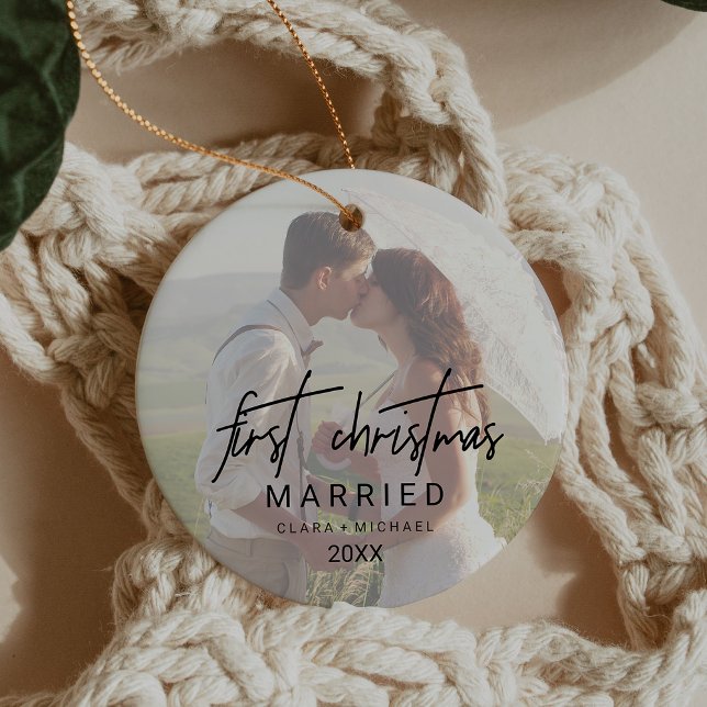 Whimsikkalligraphie Verblendetes Foto Verheiratet Keramik Ornament (Whimsical Calligraphy Faded Photo Married Ceramic Ornament)