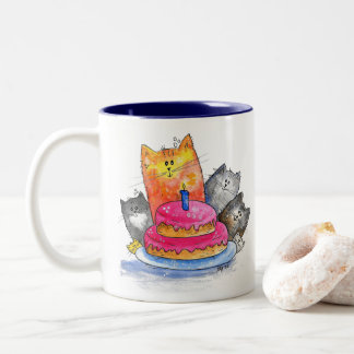 Whimsikkatzen mit Geburtstagskuchen Zweifarbige Tasse