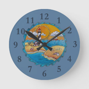Whimsische Leuchtturm-Strandszene - Küsten-Folk-Ar Runde Wanduhr
