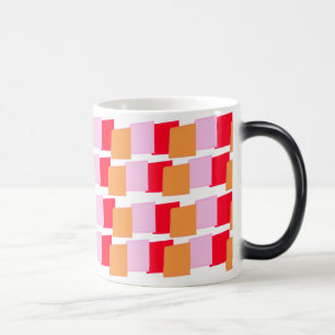 Whimsische Quadrate Rot Orange Pink Verwandlungstasse