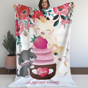 Whimsischer Cartoon Katzen Erdbeere Cupcake Sherpadecke