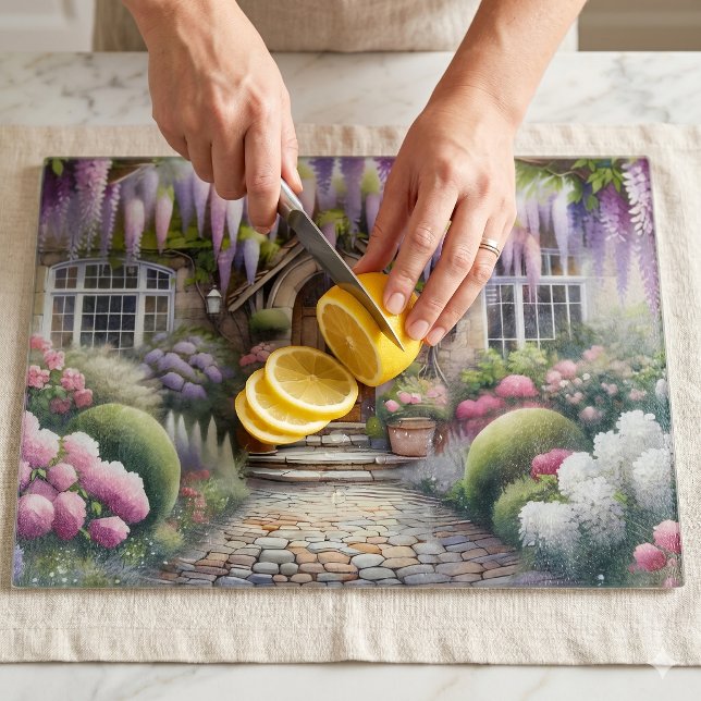 Whimsischer Landhausgartenweg Schneidebrett (Whimsical Cottage Garden Pathway Cutting Board)