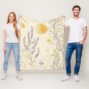 Whimsischer Lavendel und gelbes Blumenmuster Fleecedecke