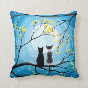 Whimsischer Mond mit Katzen Kissen