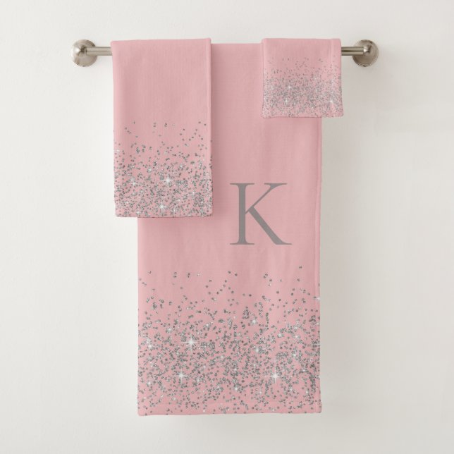 Whimsischer Silber-Glitzer auf rosa Blush Monogram Badhandtuch Set (Insitu)
