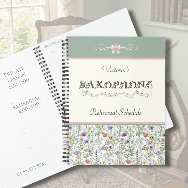Whimsischer Wildblumen-Saxophon-Probenplaner Planer (Custom Saxophone Rehearsal Planner with Botanical Wildflower Border in a Music Room)