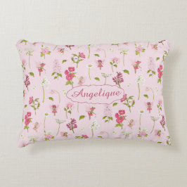 Whimsisches Aquarell und Blume rosa Dekokissen