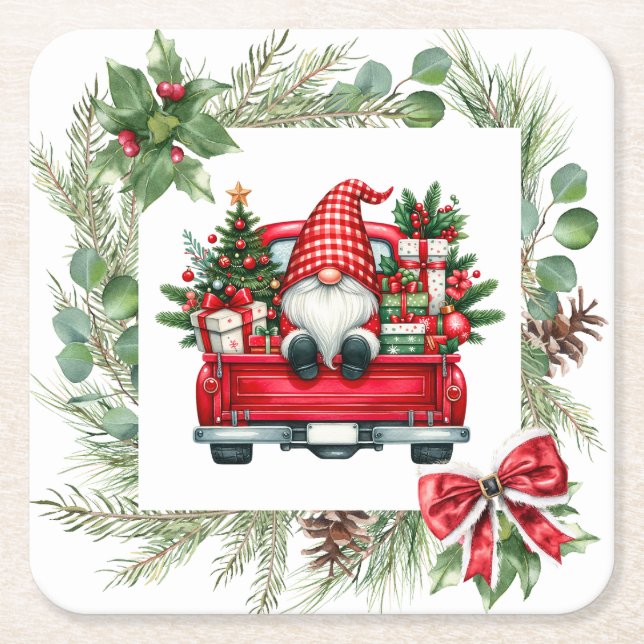Whimsisches Gnome in Red Truck mit Weihnachtskranz Rechteckiger Pappuntersetzer (Vorderseite)