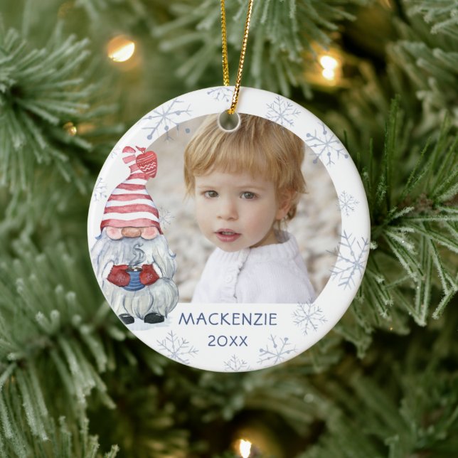 Whimsisches Niedliches Gnome Snowflake Foto Name J Keramik Ornament (Baum)