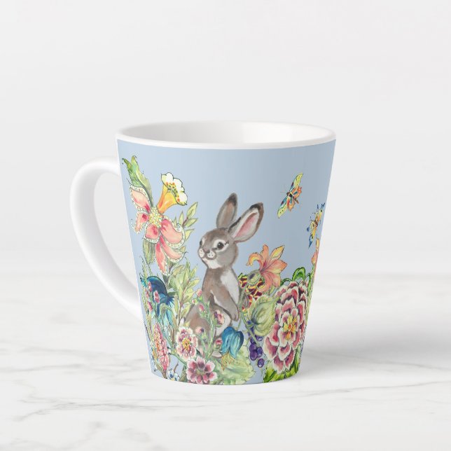 Whimsisches Rabbit Blue Chinoiserie Blumenstrauß Milchtasse (Linke Ecke)