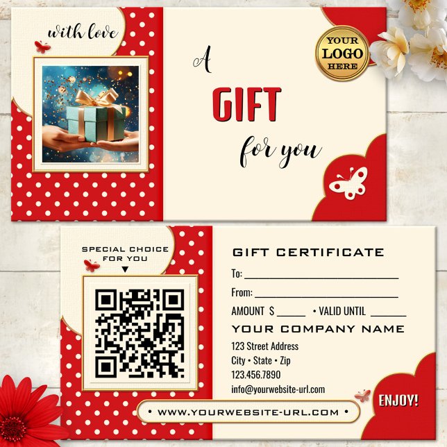 Whimsisches Retro-Butterfly-Foto-Geschenkkarte Rabattkarte (Retro gift certificate featuring a red and ivory polka dot design with butterflies - QR code - logo)
