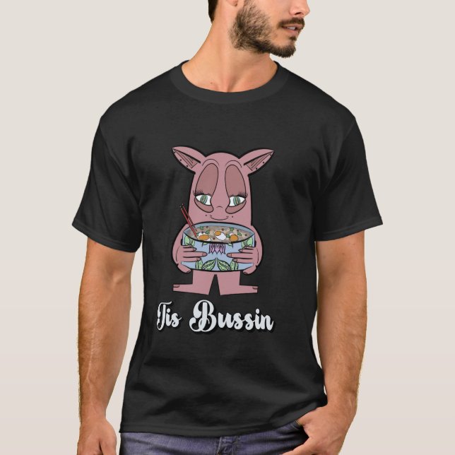 Whimsisches rosa Monster mit Ramen Bowl - Tis Buss T-Shirt (Vorderseite)