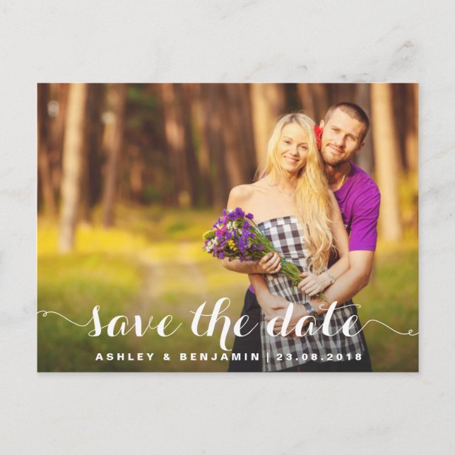 Whimsisches Script-Foto Save the Date Postkarte (Vorderseite)