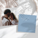 Whimsisches Skript | Dusty Blue Foto Square Weddin Einladung<br><div class="desc">Einführung in unser atemberaubendes whimsical-Skript | Hochzeitsfeier in blauen Fotos, perfekt für Ihre moderne Bohu Frühlingsfeier. Unser elegantes Design umfasst eine lebendige, helle, pastellfarbene Farbpalette mit einem Vintagen, schicken Kalligraphieskript. Ob Sie einen minimalistischen oder klassischen Stil bevorzugen, unser einzigartiges, bearbeitbares Produkt bietet Luxus und Eleganz, perfekt um eine stilvolle und...</div>