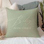 Whimsisches Waschmittel grün mit Babyname Kissen<br><div class="desc">Das skurrile Salbei-Grün mit Baby-Name-Wurfkissen, perfekt für Ihre einfache moderne Boho-Feier zu jeder Jahreszeit! Dieses Kissen hat ein boho-chic, geschlechtsneutrales Ambiente mit eleganter Kalligraphie und einem delikaten minimalistischen Design, das es ideal für Mädchen und Jungen macht. Außerdem ist es bearbeitbar, sodass Sie Ihre eigene klassische, skurrile Touch hinzufügen können, um...</div>